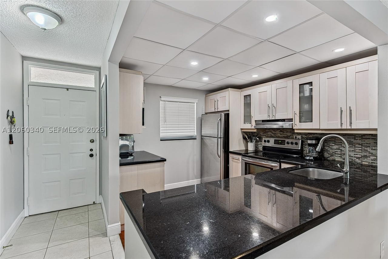 Real estate property located at 1541 Ocean Blvd #313, Broward, Gardens By The Sea South, Lauderdale By The Sea, FL
