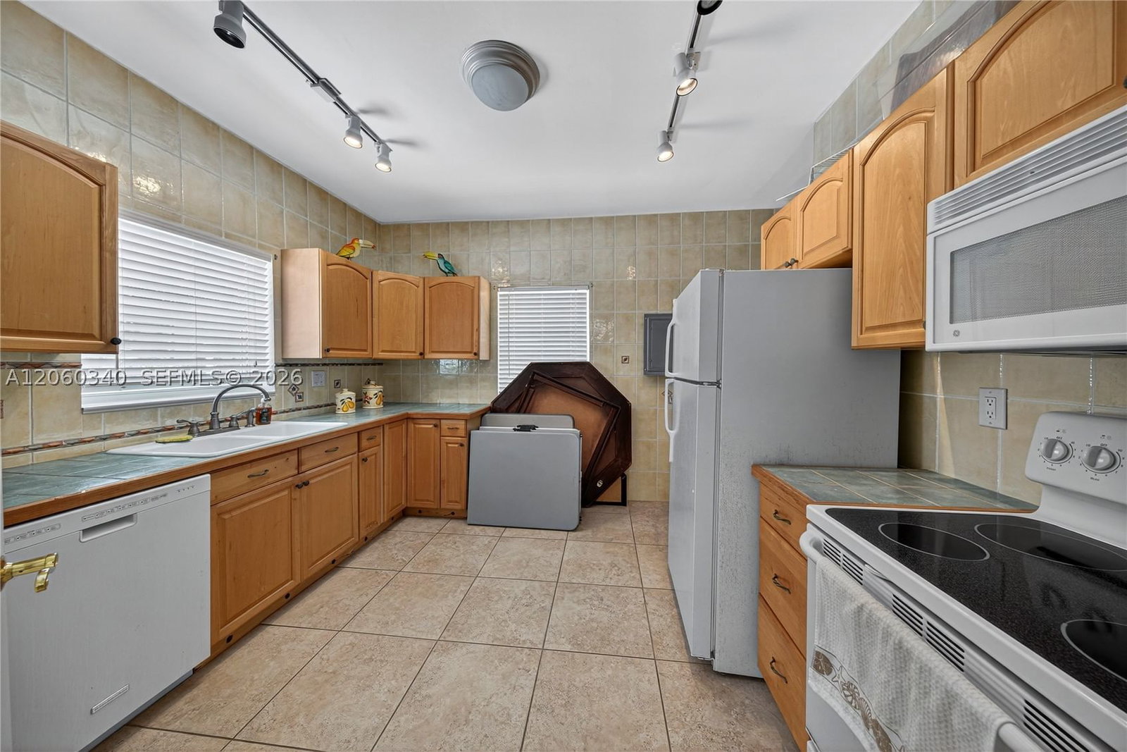 Real estate property located at 1541 Ocean Blvd #313, Broward, Gardens By The Sea South, Lauderdale By The Sea, FL