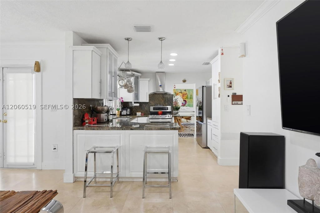 Real estate property located at 323 136th Pl, Miami-dade, University Park West Sec, Miami, FL