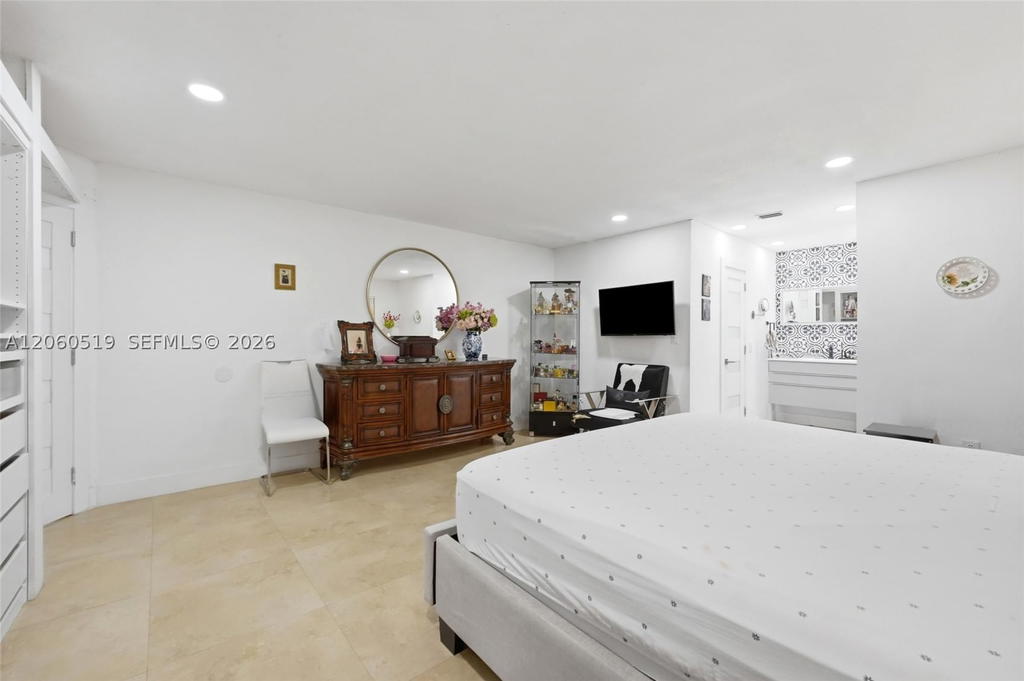 Real estate property located at 323 136th Pl, Miami-dade, University Park West Sec, Miami, FL