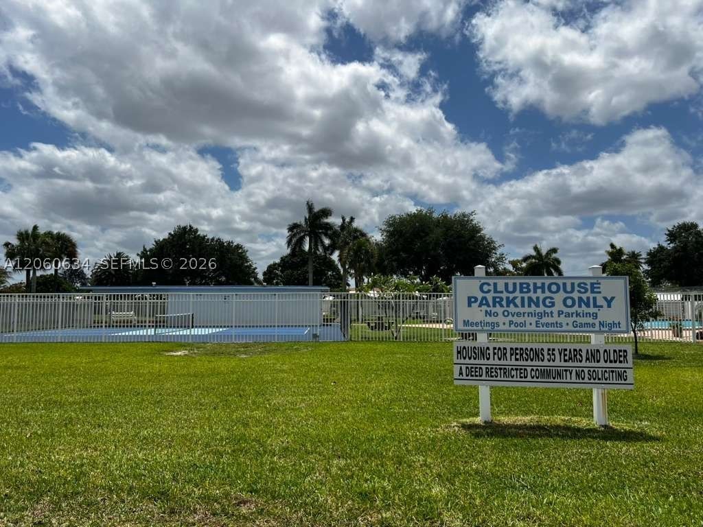 Real estate property located at 7516 67th Ave, Broward, Mainlands Of Tamarac Lake, Tamarac, FL
