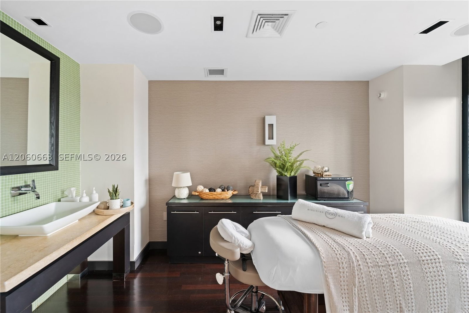 Real estate property located at 900 Biscayne Blvd #3607, Miami-dade, 900 Biscayne Bay Condo, Miami, FL