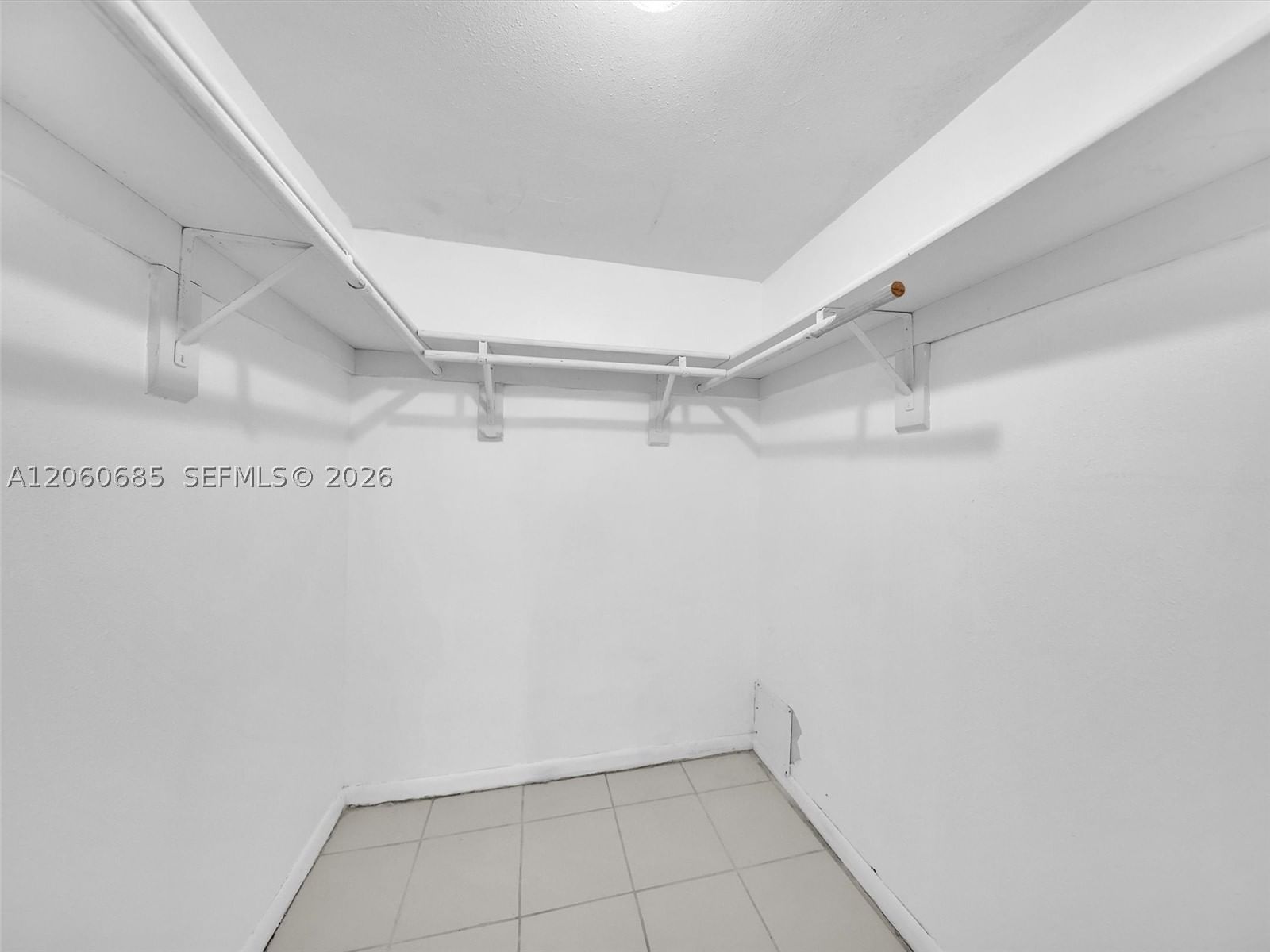Real estate property located at 3070 48th Ter #111, Broward, Cypress Chase Condo No 5, Lauderdale Lakes, FL