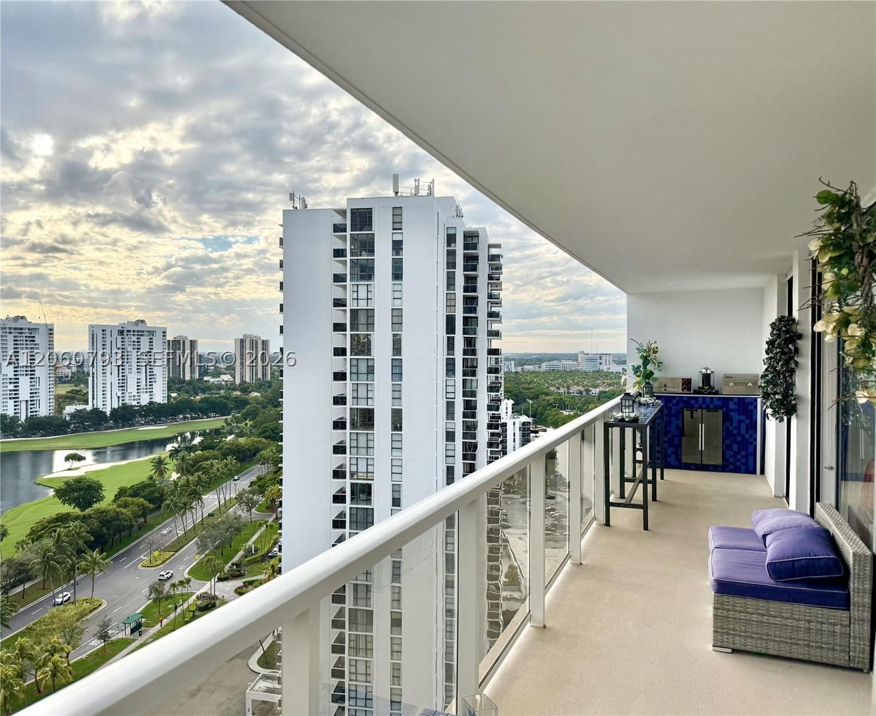 Real estate property located at 3701 Country Club Dr #2205, Miami-dade, Flamenco Condo Tower I, Aventura, FL