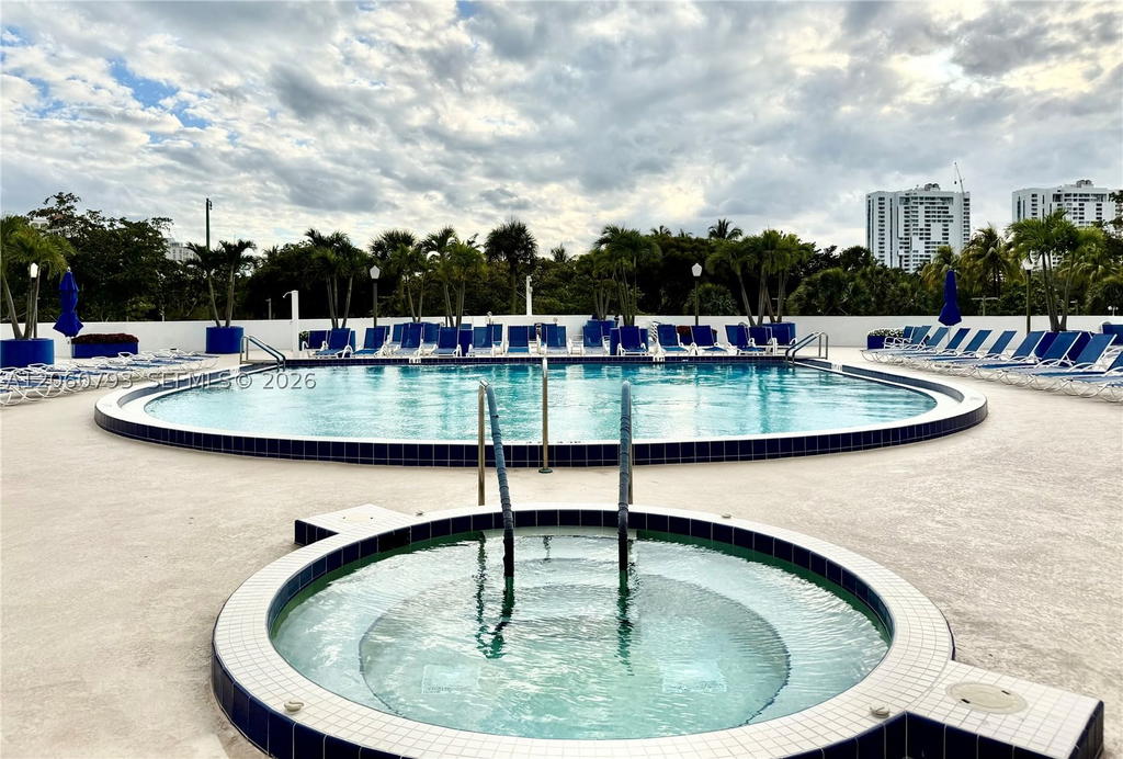 Real estate property located at 3701 Country Club Dr #2205, Miami-dade, Flamenco Condo Tower I, Aventura, FL