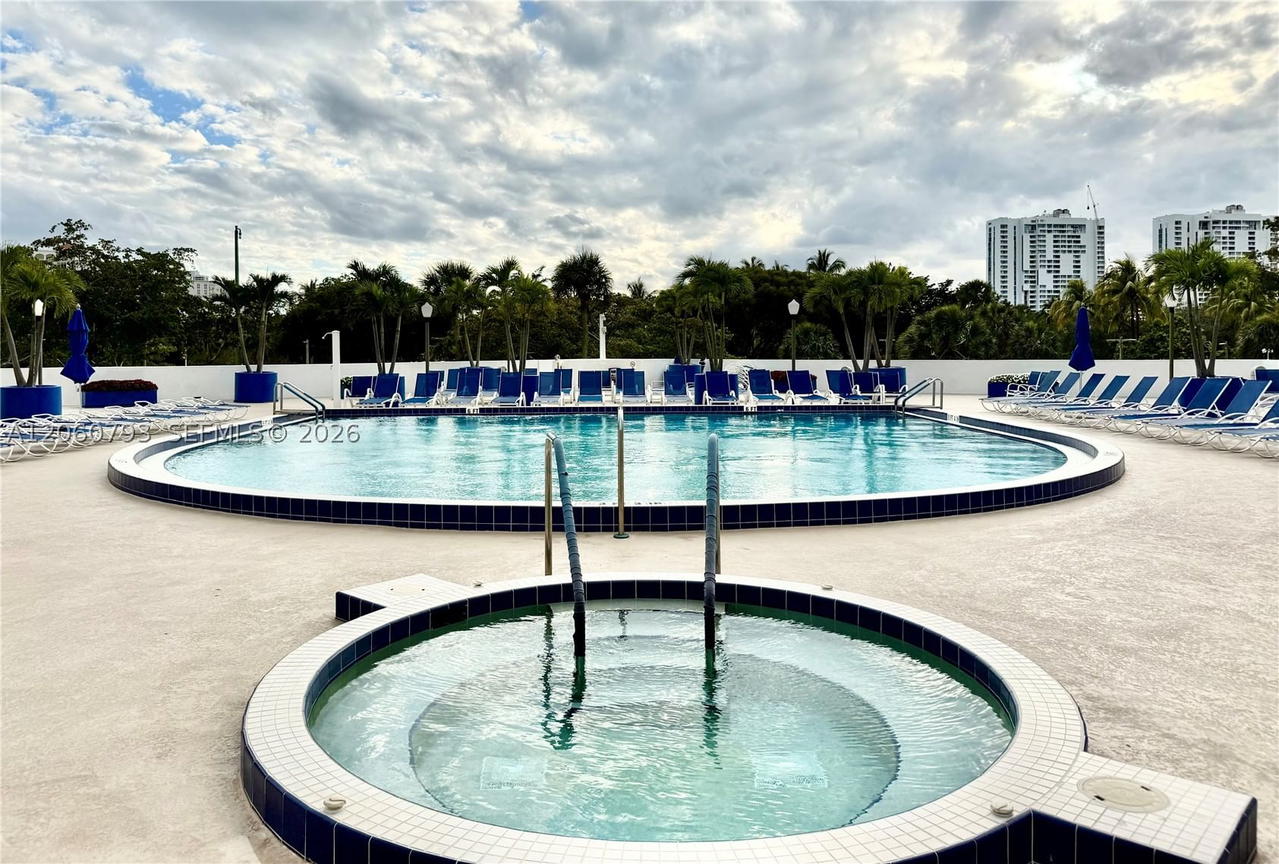 Real estate property located at 3701 Country Club Dr #2205, Miami-dade, Flamenco Condo Tower I, Aventura, FL