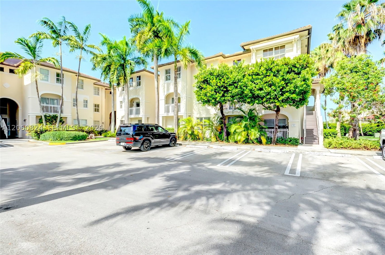 Real estate property located at 11403 89th St #217, Miami-dade, St Mortiz At Doral Condo, Doral, FL