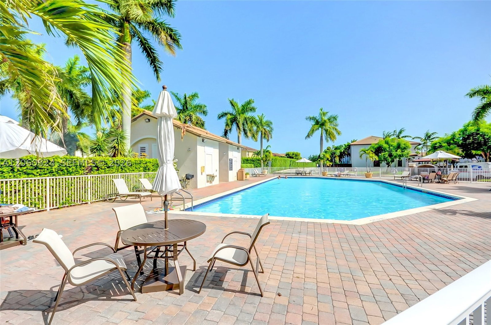 Real estate property located at 11403 89th St #217, Miami-dade, St Mortiz At Doral Condo, Doral, FL