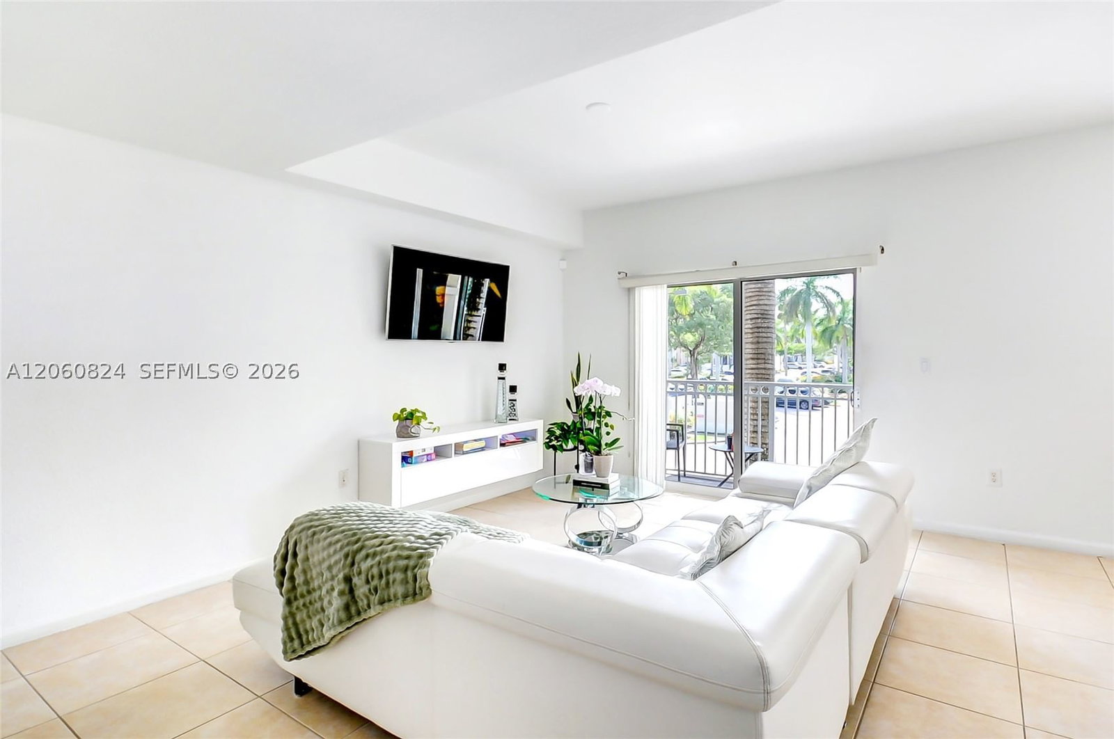 Real estate property located at 11403 89th St #217, Miami-dade, St Mortiz At Doral Condo, Doral, FL