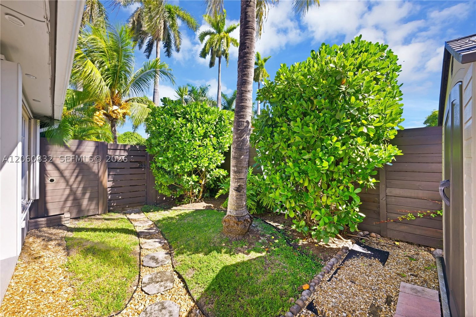 Real estate property located at 818 3rd St, Broward, Gulfstream Estates, Hallandale Beach, FL