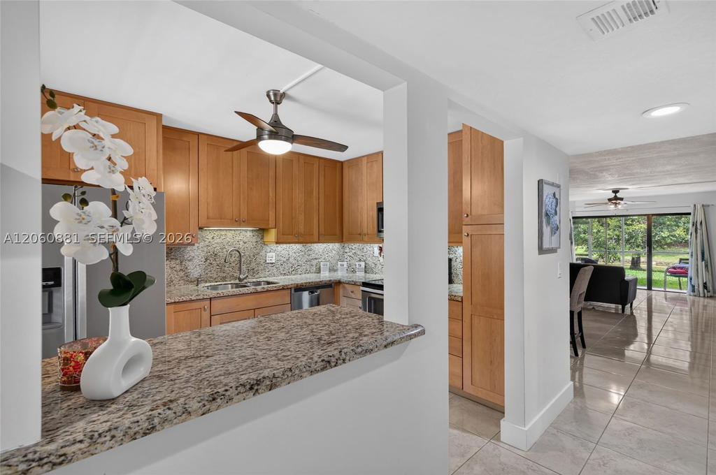 Real estate property located at 205 Lakeview Dr #103, Broward, Racquet Club Apartments A, Weston, FL