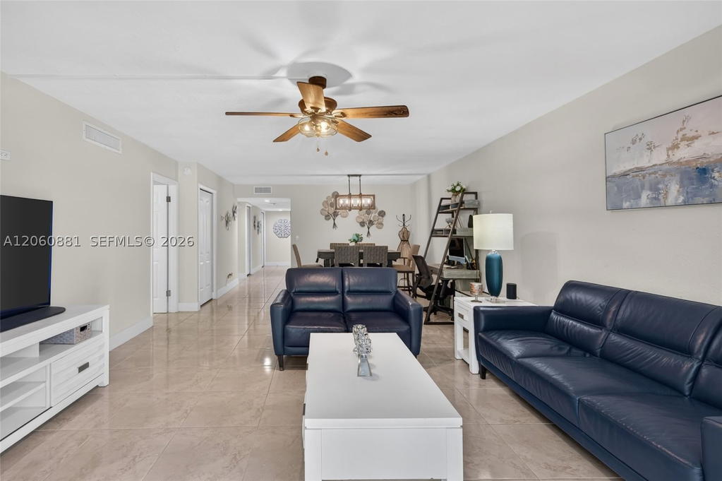 Real estate property located at 205 Lakeview Dr #103, Broward, Racquet Club Apartments A, Weston, FL