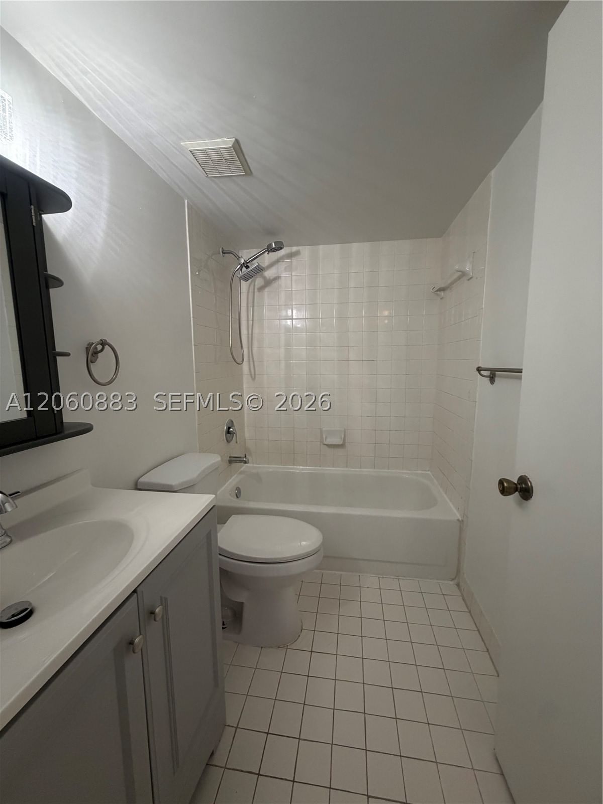 Real estate property located at 8205 Lake Dr #306, Miami-dade, Las Vistas At Doral Condo, Doral, FL