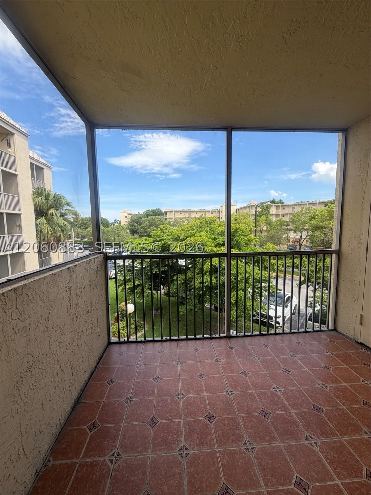 Real estate property located at 8205 Lake Dr #306, Miami-dade, Las Vistas At Doral Condo, Doral, FL