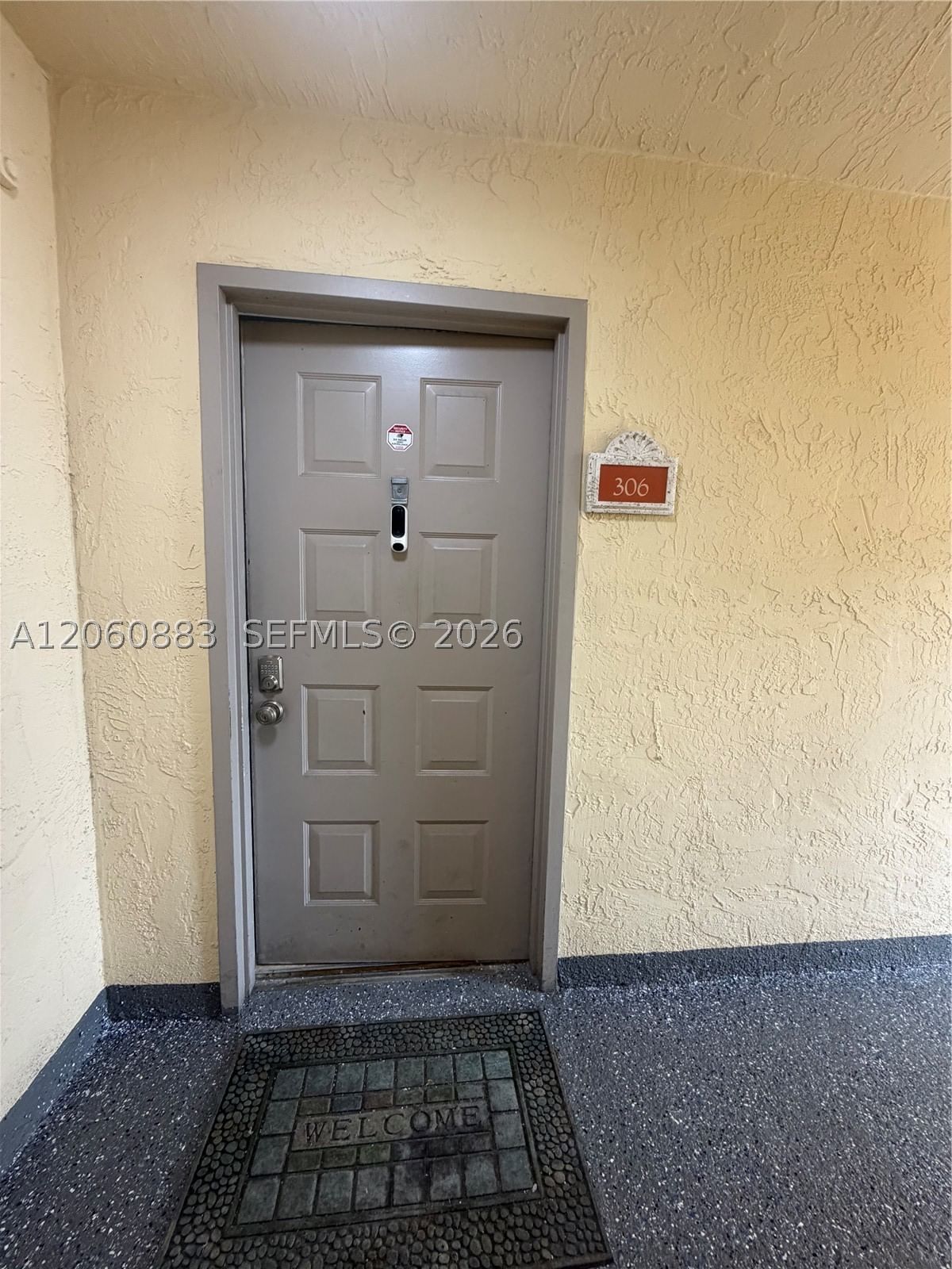 Real estate property located at 8205 Lake Dr #306, Miami-dade, Las Vistas At Doral Condo, Doral, FL