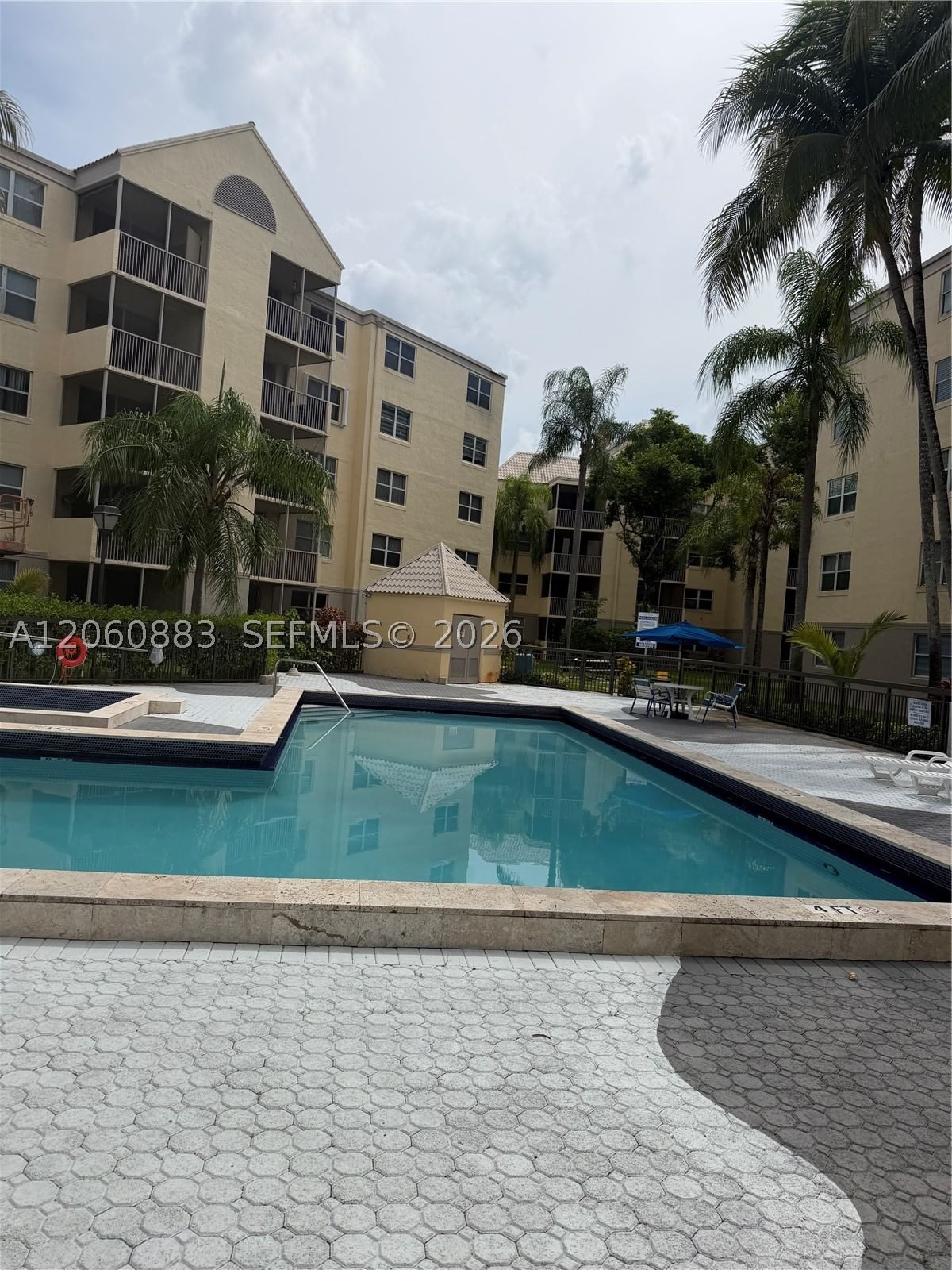 Real estate property located at 8205 Lake Dr #306, Miami-dade, Las Vistas At Doral Condo, Doral, FL