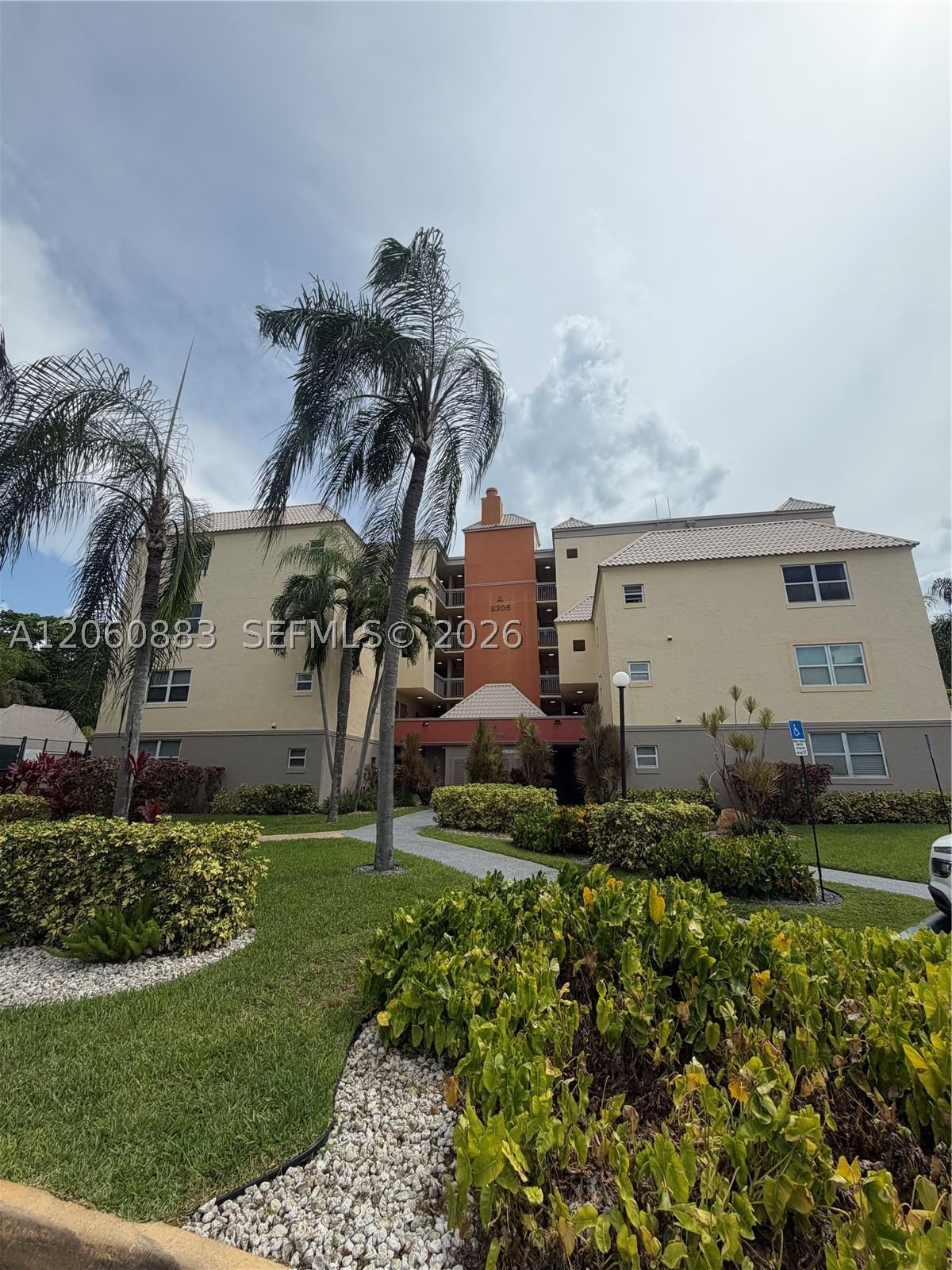 Real estate property located at 8205 Lake Dr #306, Miami-dade, Las Vistas At Doral Condo, Doral, FL