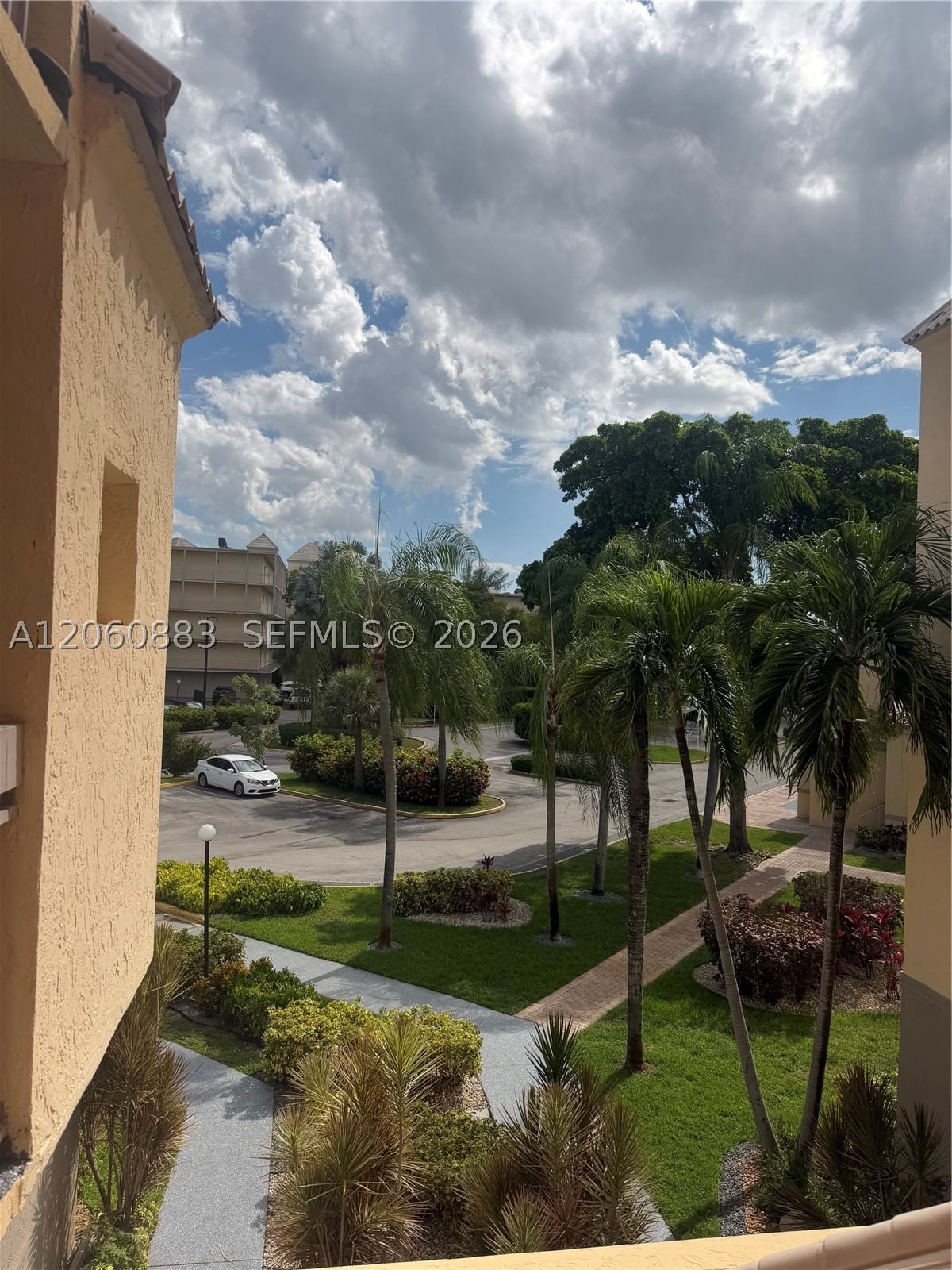 Real estate property located at 8205 Lake Dr #306, Miami-dade, Las Vistas At Doral Condo, Doral, FL