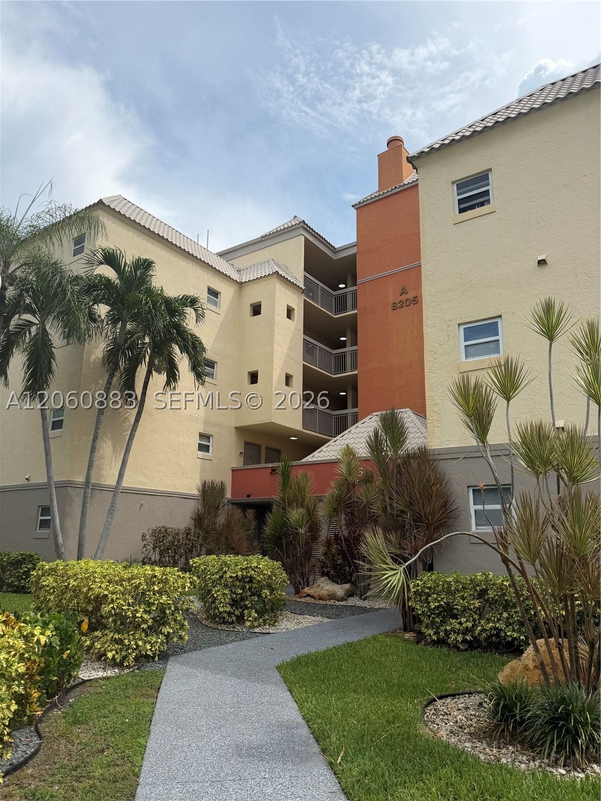 Real estate property located at 8205 Lake Dr #306, Miami-dade, Las Vistas At Doral Condo, Doral, FL