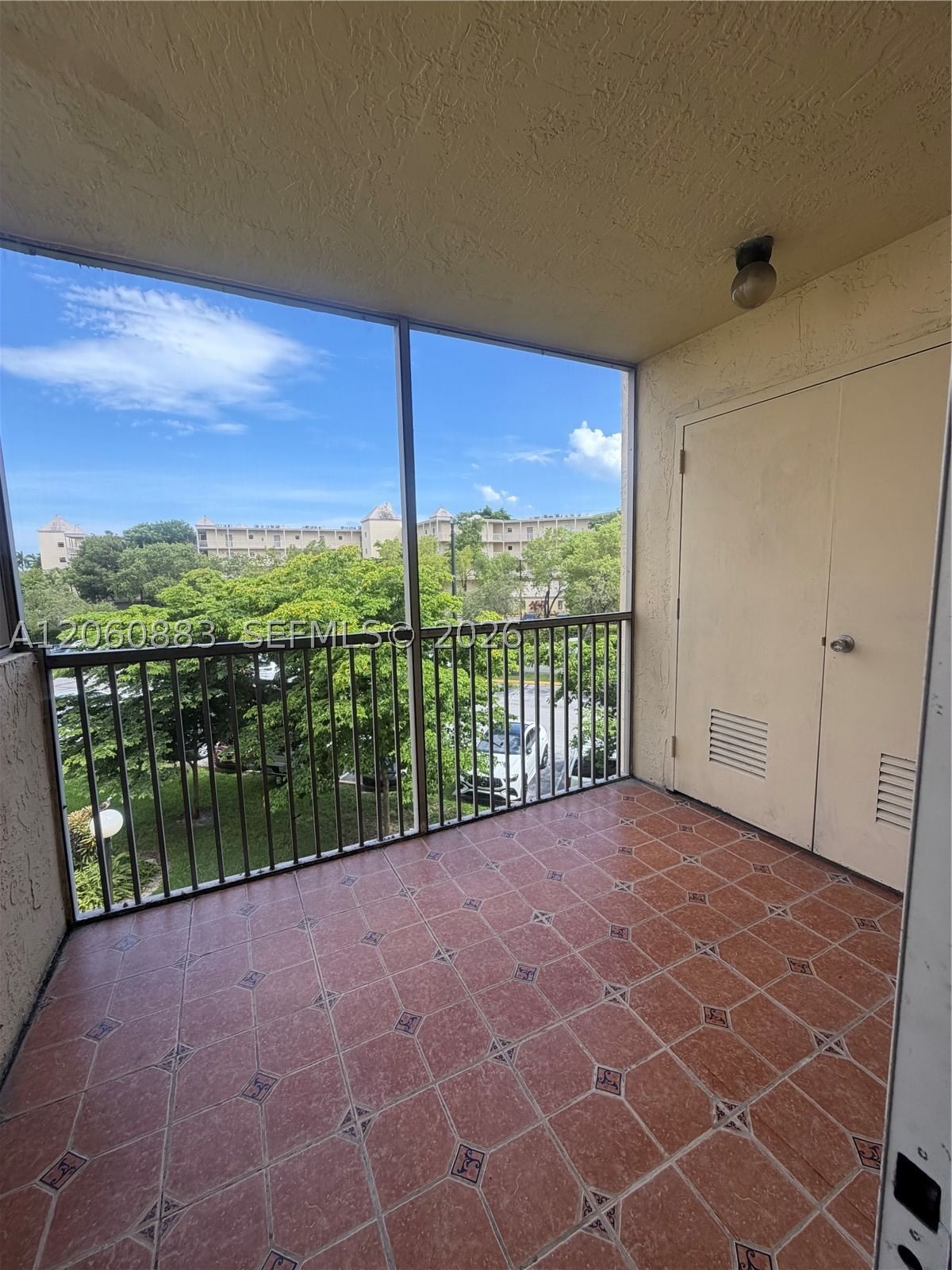 Real estate property located at 8205 Lake Dr #306, Miami-dade, Las Vistas At Doral Condo, Doral, FL