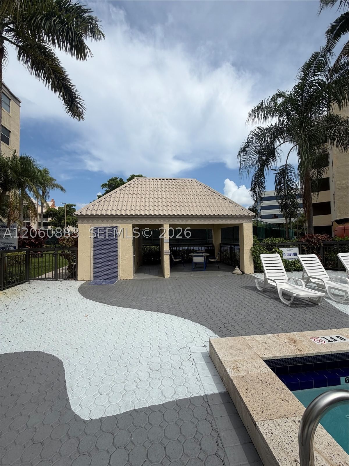 Real estate property located at 8205 Lake Dr #306, Miami-dade, Las Vistas At Doral Condo, Doral, FL