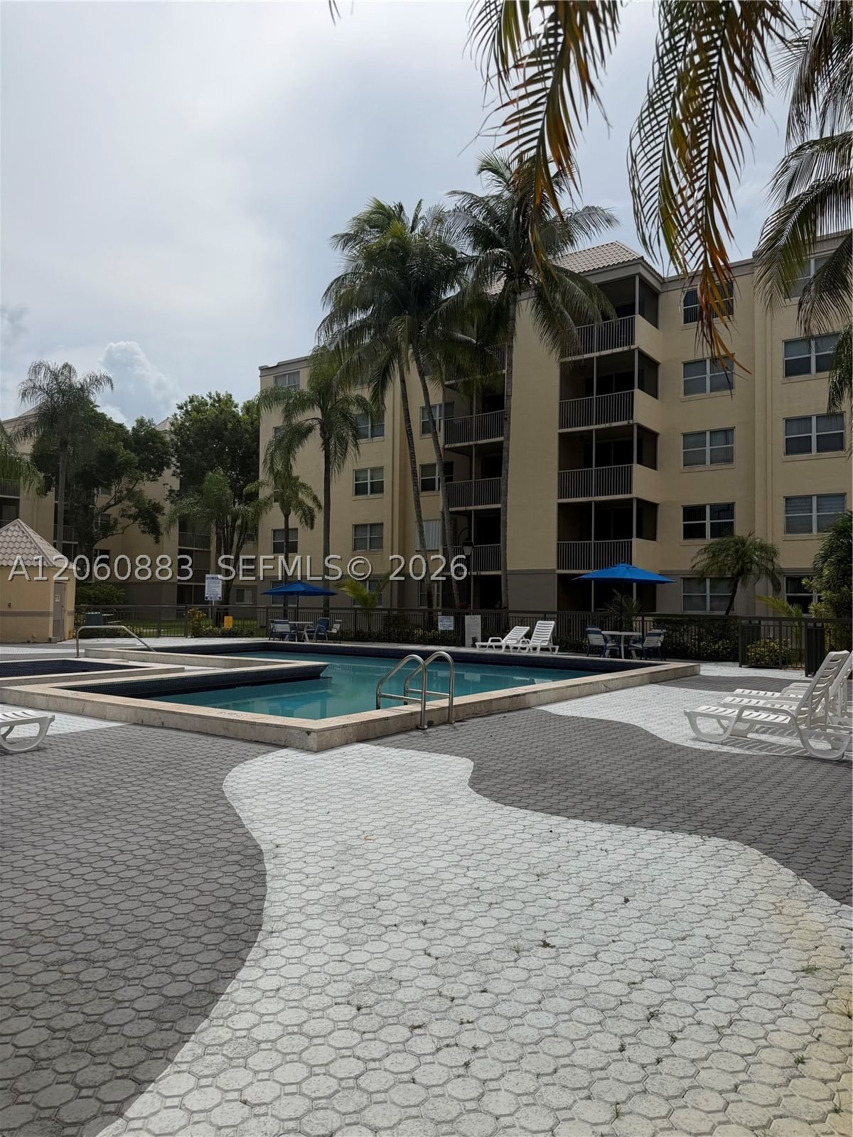 Real estate property located at 8205 Lake Dr #306, Miami-dade, Las Vistas At Doral Condo, Doral, FL