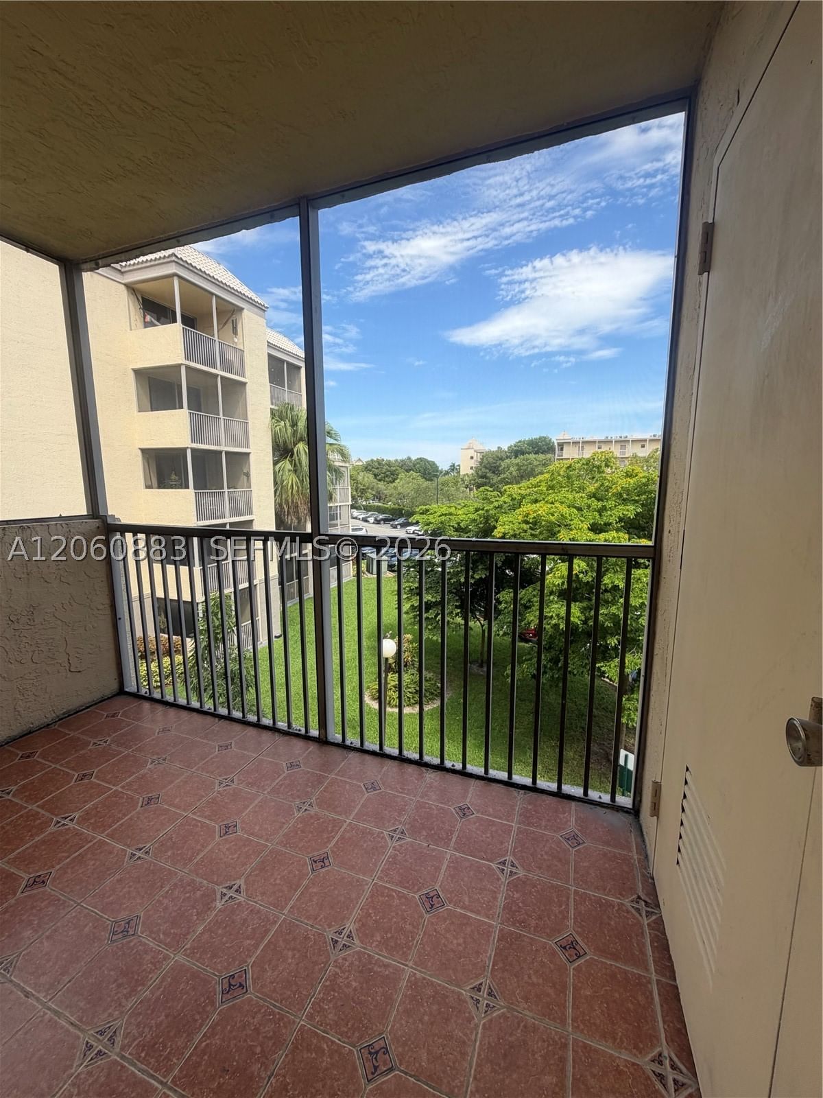Real estate property located at 8205 Lake Dr #306, Miami-dade, Las Vistas At Doral Condo, Doral, FL