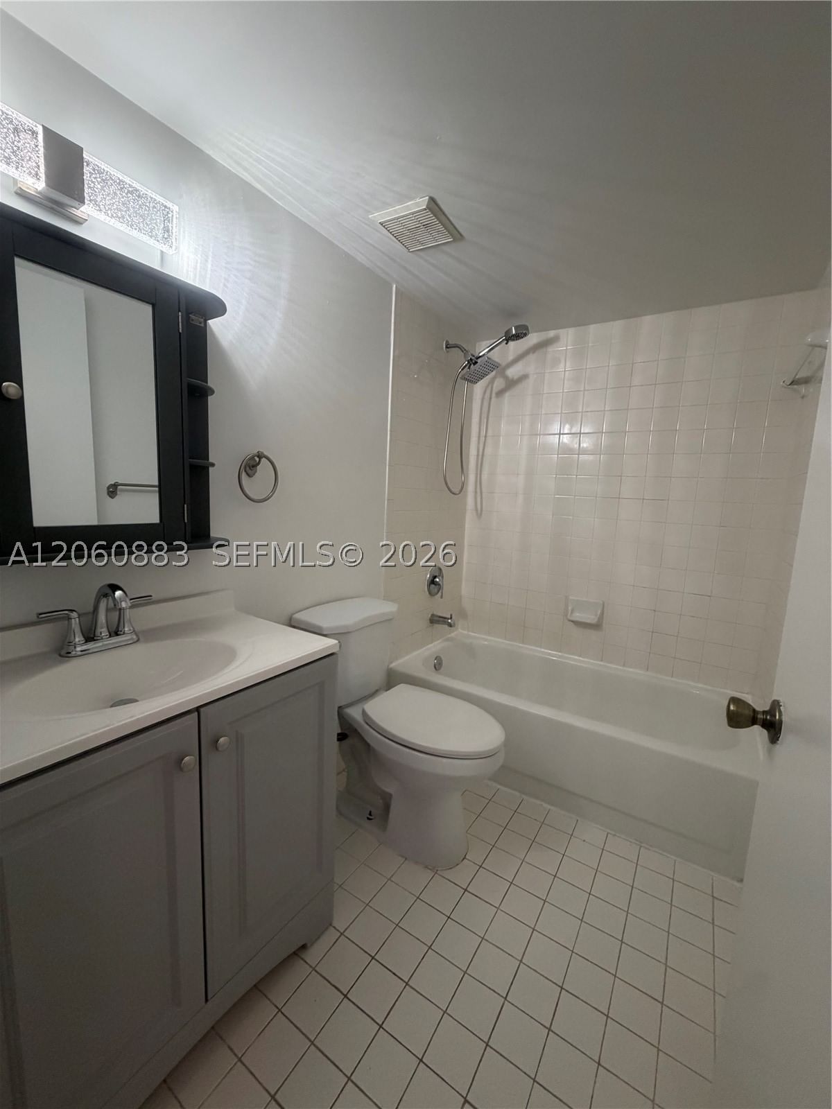 Real estate property located at 8205 Lake Dr #306, Miami-dade, Las Vistas At Doral Condo, Doral, FL