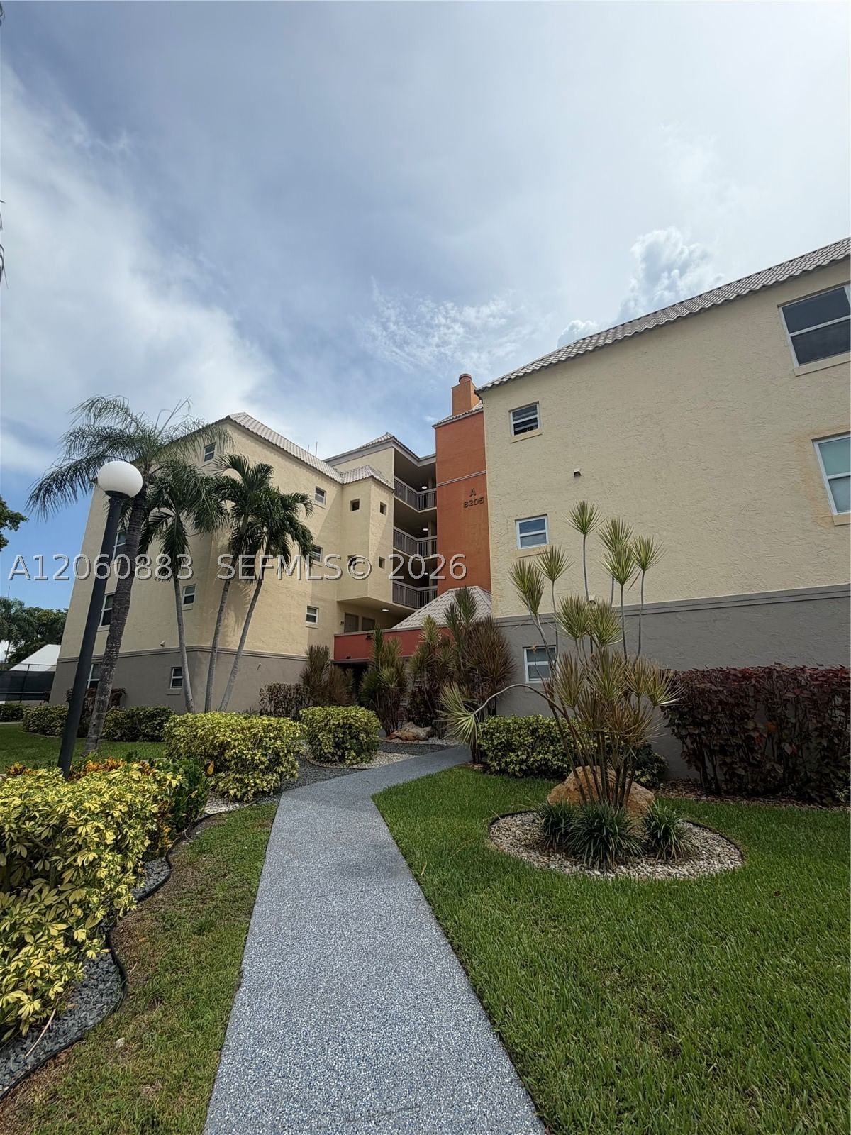 Real estate property located at 8205 Lake Dr #306, Miami-dade, Las Vistas At Doral Condo, Doral, FL