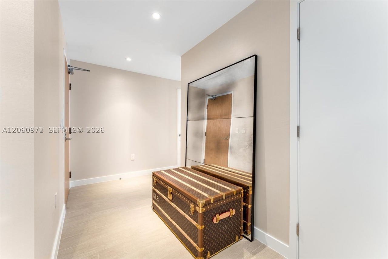 Real estate property located at 500 Alton Rd #2105, Miami-dade, Five Park, Miami Beach, FL