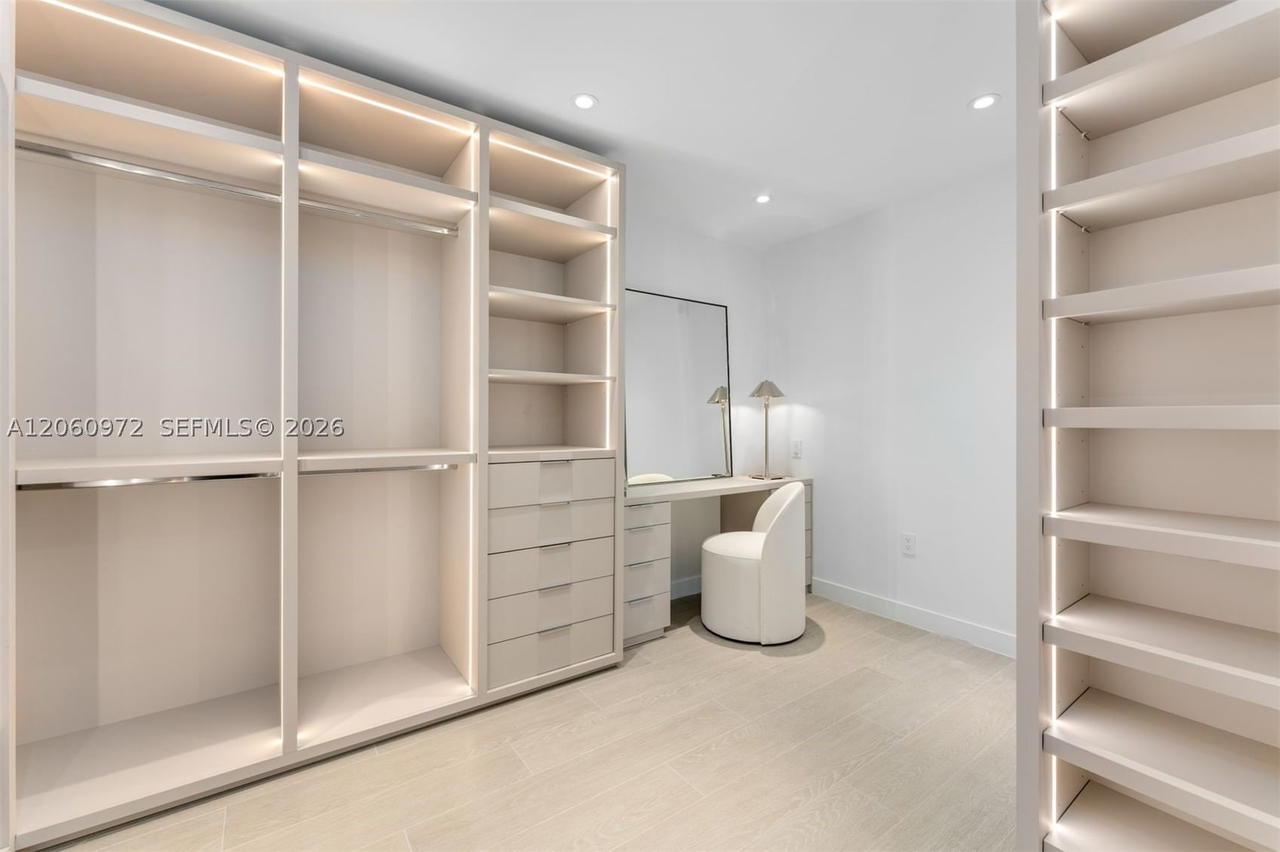 Real estate property located at 500 Alton Rd #2105, Miami-dade, Five Park, Miami Beach, FL