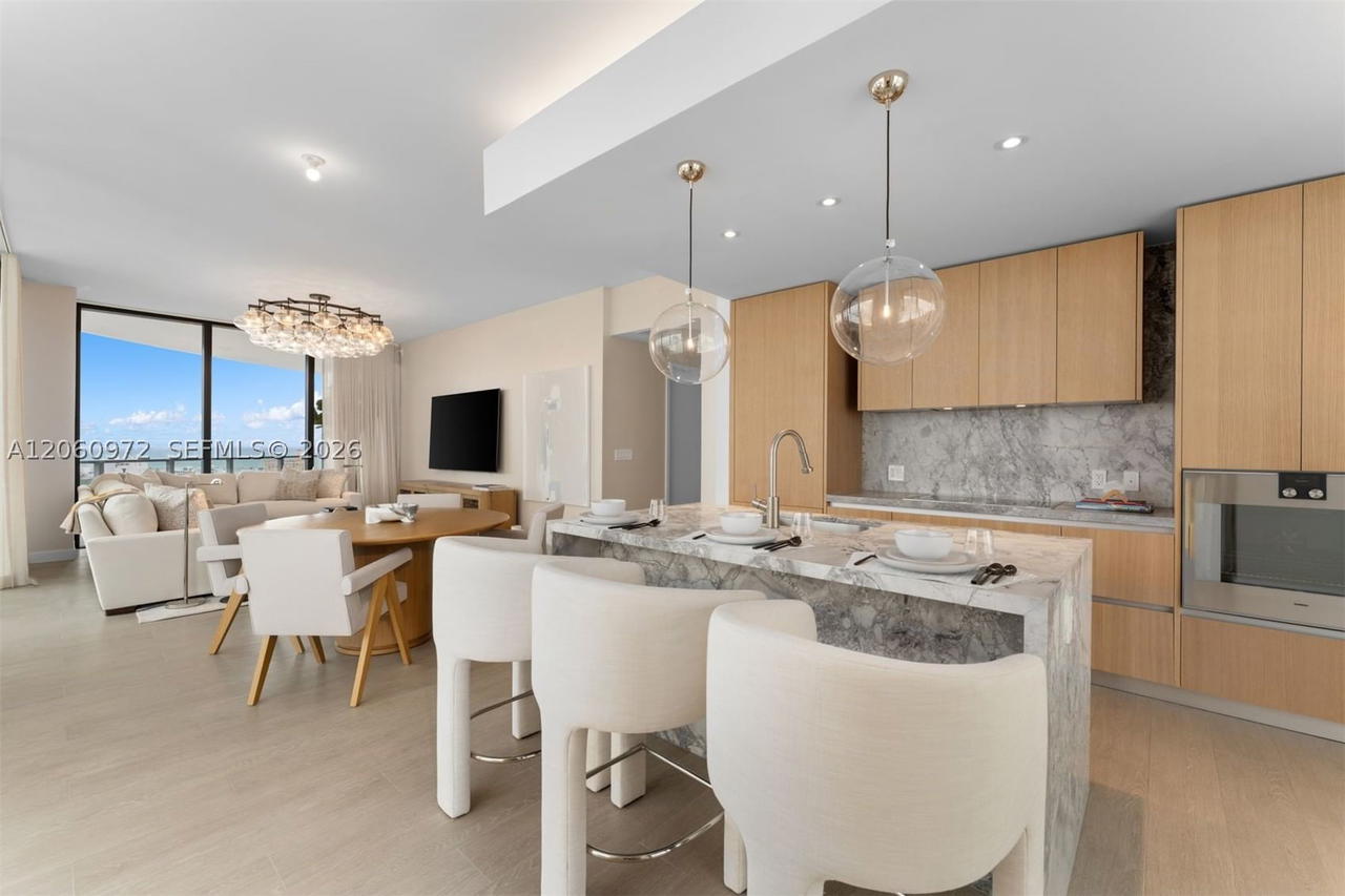 Real estate property located at 500 Alton Rd #2105, Miami-dade, Five Park, Miami Beach, FL