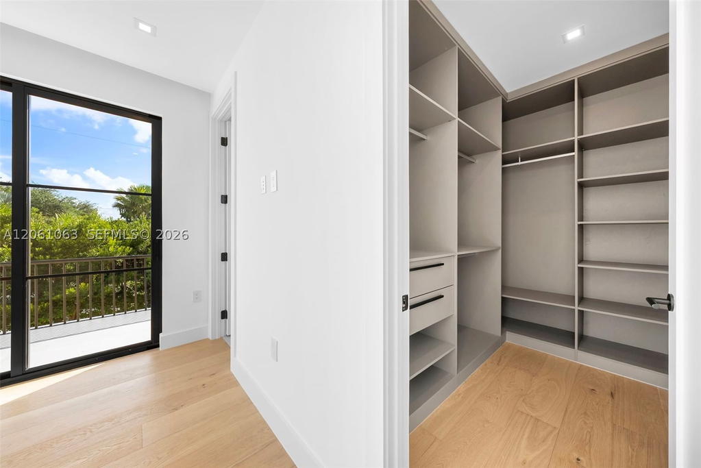 Real estate property located at 1220 Alhambra Cir, Miami-dade, Coral Waterway, Coral Gables, FL