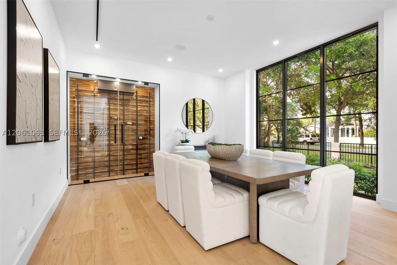 Real estate property located at 1220 Alhambra Cir, Miami-dade, Coral Waterway, Coral Gables, FL