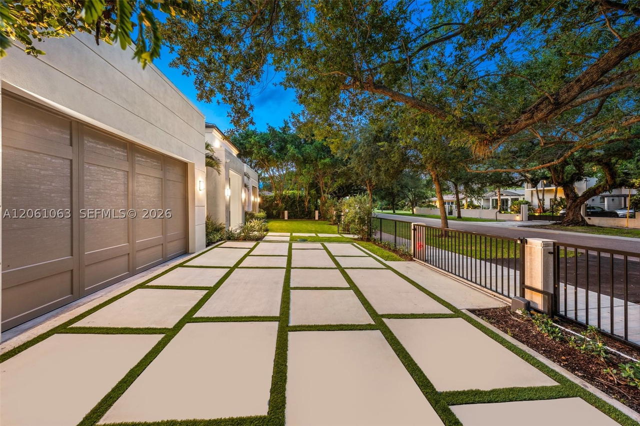 Real estate property located at 1220 Alhambra Cir, Miami-dade, Coral Waterway, Coral Gables, FL
