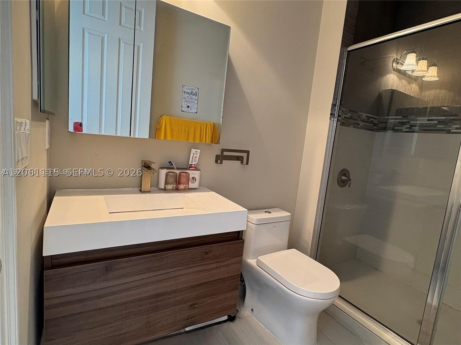 Real estate property located at 8925 99th Ct, Miami-dade, Doral Breeze, Doral, FL