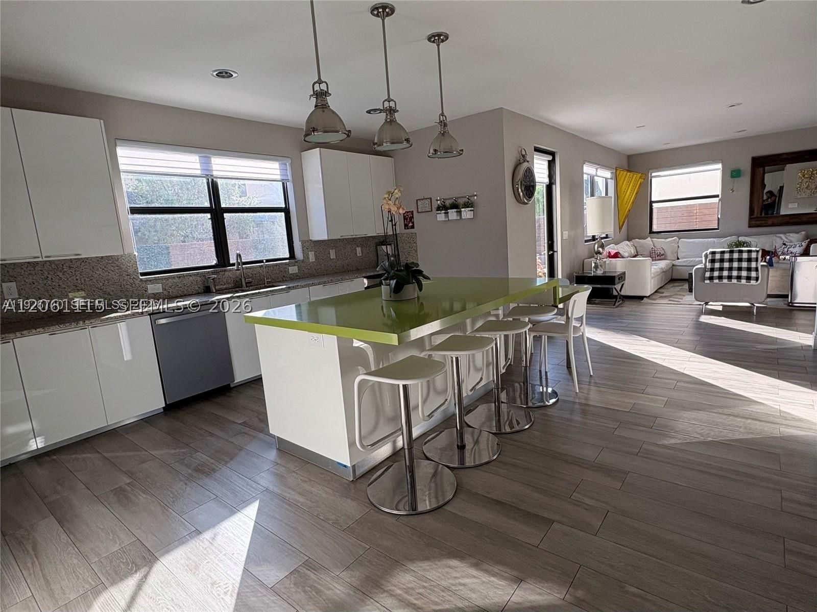 Real estate property located at 8925 99th Ct, Miami-dade, Doral Breeze, Doral, FL