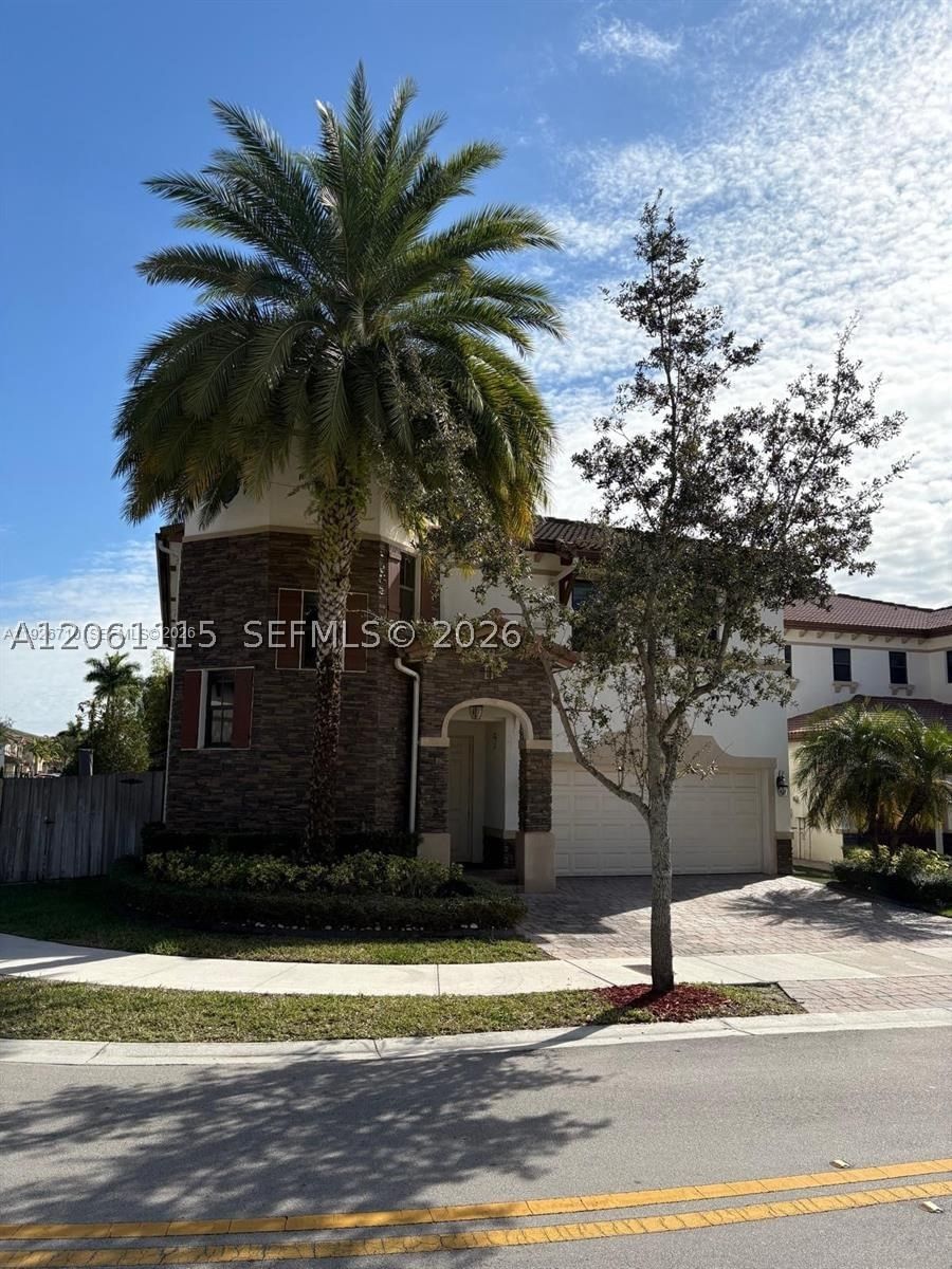 Real estate property located at 8925 99th Ct, Miami-dade, Doral Breeze, Doral, FL