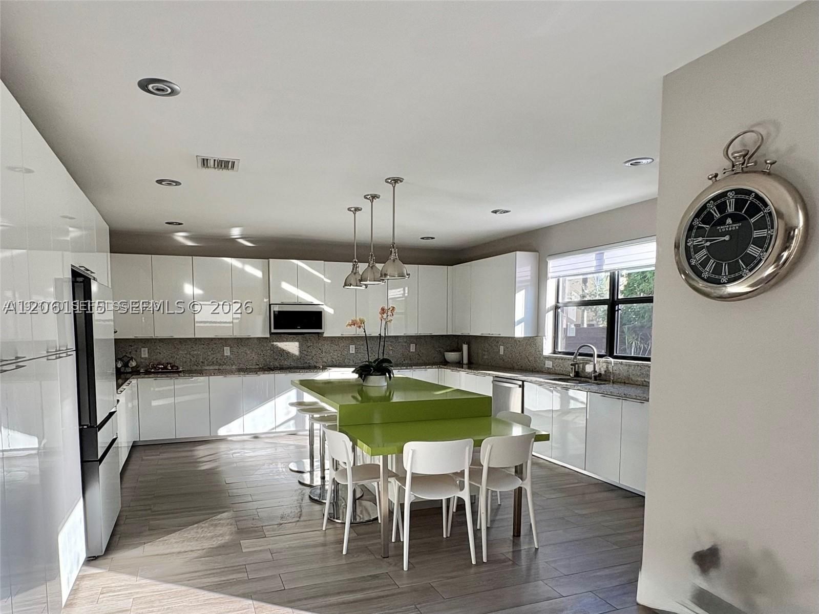 Real estate property located at 8925 99th Ct, Miami-dade, Doral Breeze, Doral, FL