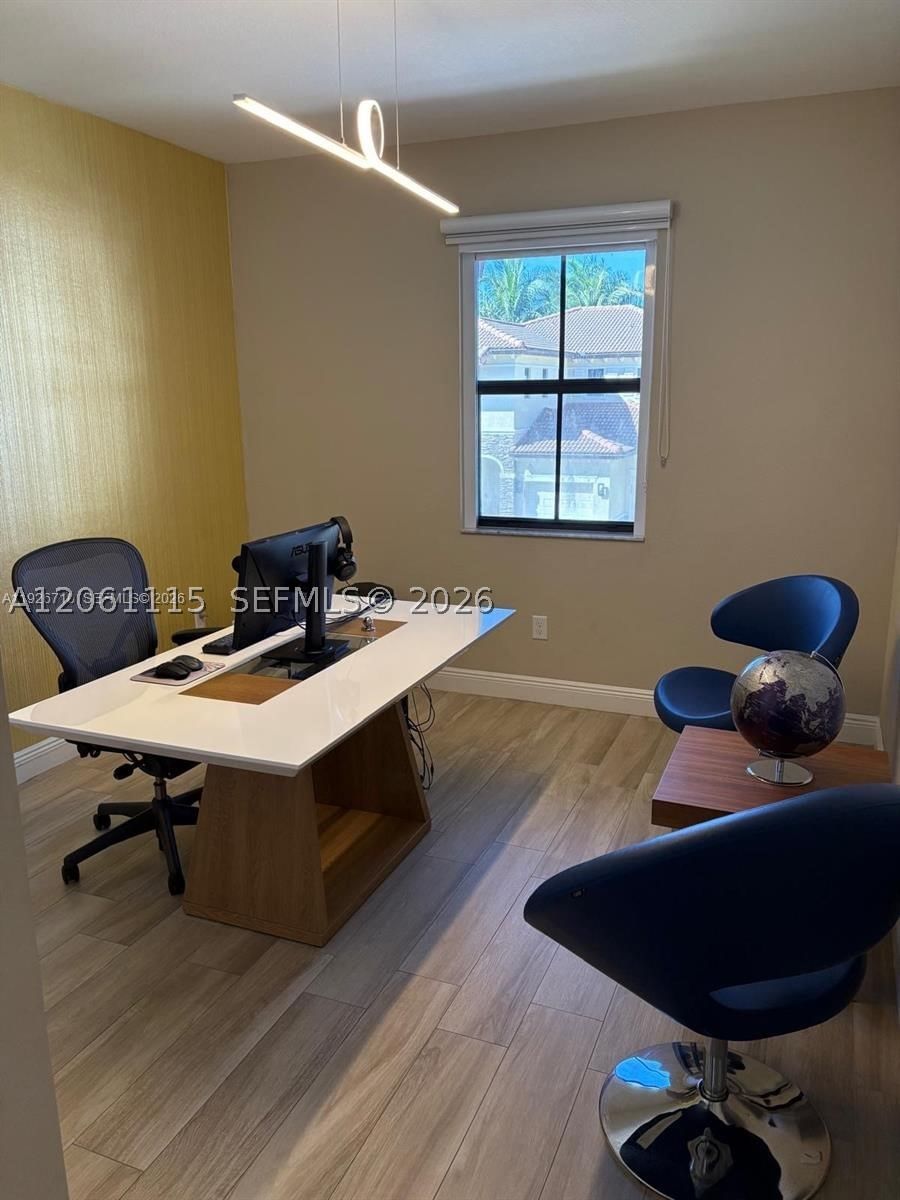 Real estate property located at 8925 99th Ct, Miami-dade, Doral Breeze, Doral, FL