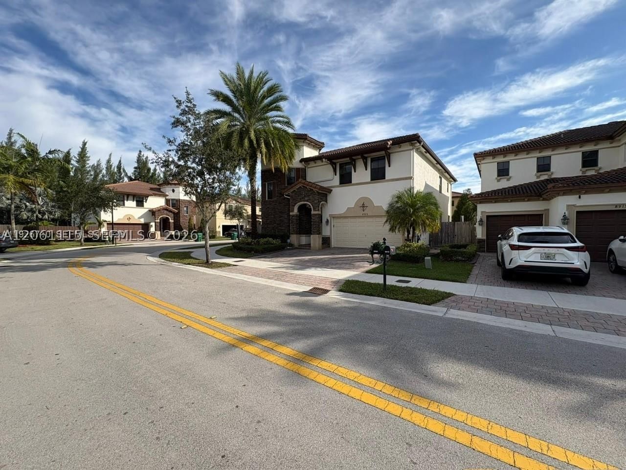Real estate property located at 8925 99th Ct, Miami-dade, Doral Breeze, Doral, FL