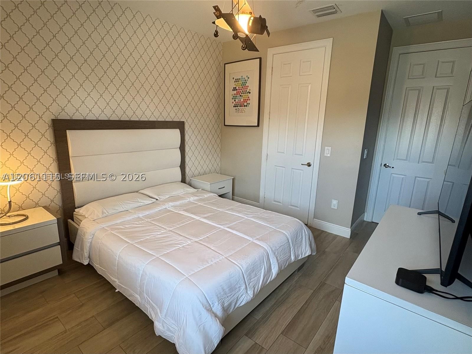 Real estate property located at 8925 99th Ct, Miami-dade, Doral Breeze, Doral, FL