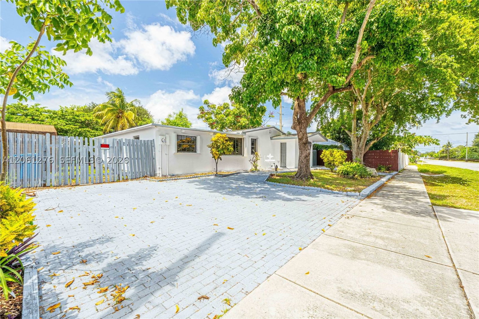 Real estate property located at 4011 32nd St, Broward, Lake Forest Sec 4, West Park, FL