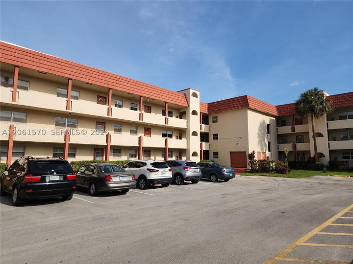 Real estate property located at 2931 Sunrise Lakes Dr #205, Broward, Sunrise Lakes 17 Condo, Sunrise, FL