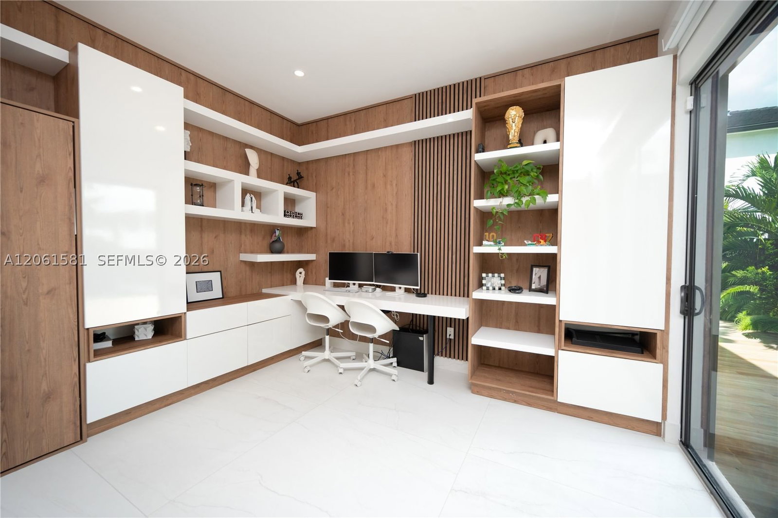 Real estate property located at 8995 161st Ter, Miami-dade, Dunnwoody Lake, Miami Lakes, FL