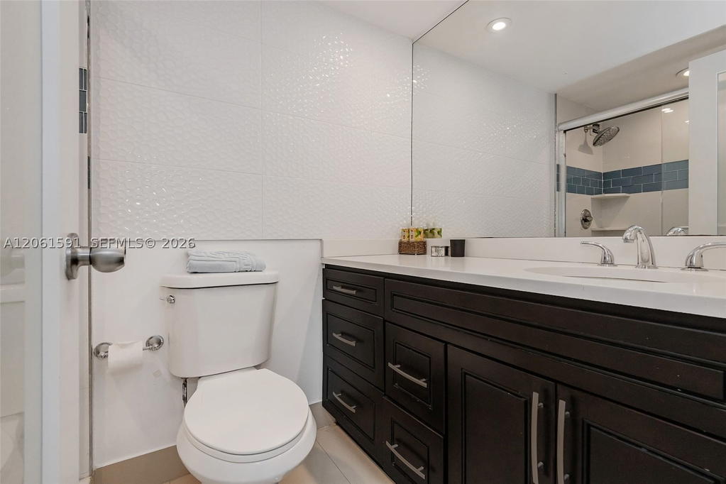 Real estate property located at 1000 West Ave #1220, Miami-dade, Mirador 1000 Condo, Miami Beach, FL