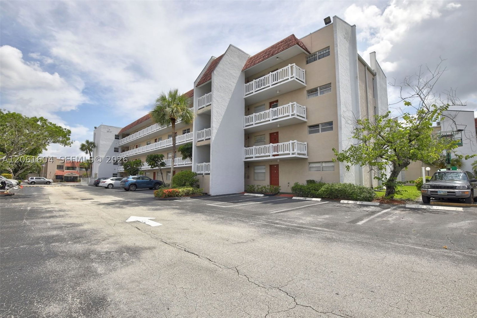 Real estate property located at 3531 Inverrary Dr #101, Broward, Las Vistas H In Inverrary, Lauderhill, FL