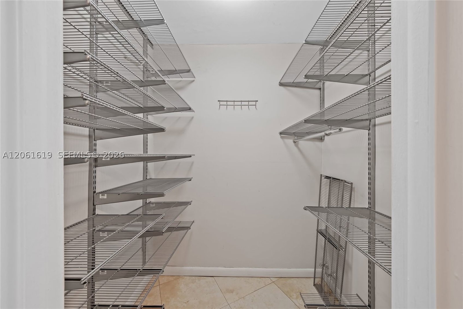 Real estate property located at 4000 Towerside Ter #1405, Miami-dade, The Towers Of Quayside Co, Miami, FL