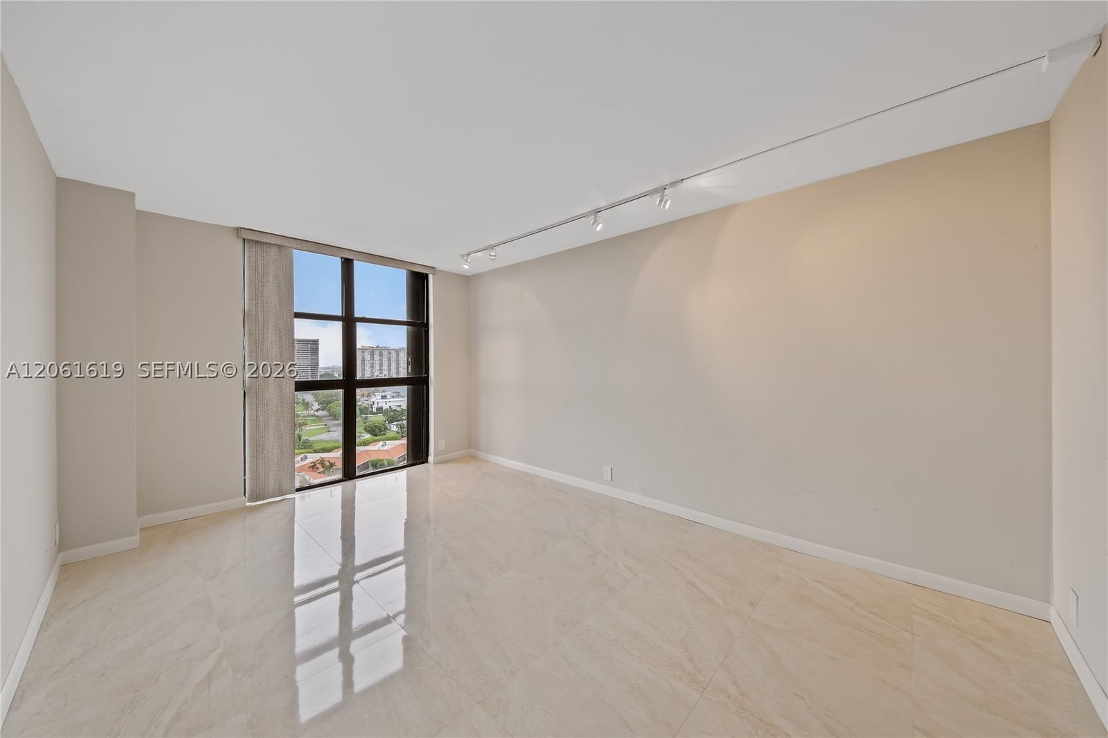 Real estate property located at 4000 Towerside Ter #1405, Miami-dade, The Towers Of Quayside Co, Miami, FL
