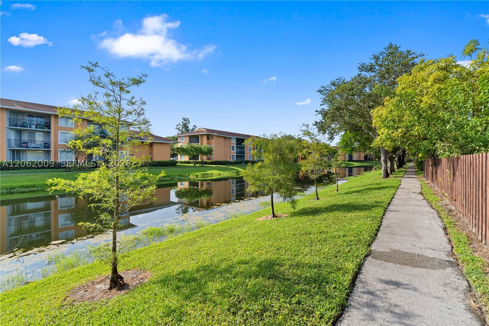 Real estate property located at 7640 79th Ave L6, Broward, Bonaire Village At Woodmo, Tamarac, FL